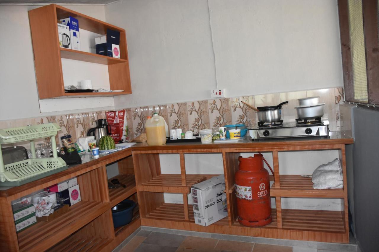 Bed and Breakfast L&J Modern Backpackers Kinondoni Dar es Salaam Esterno foto
