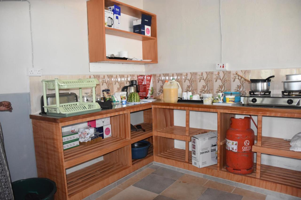 Bed and Breakfast L&J Modern Backpackers Kinondoni Dar es Salaam Esterno foto