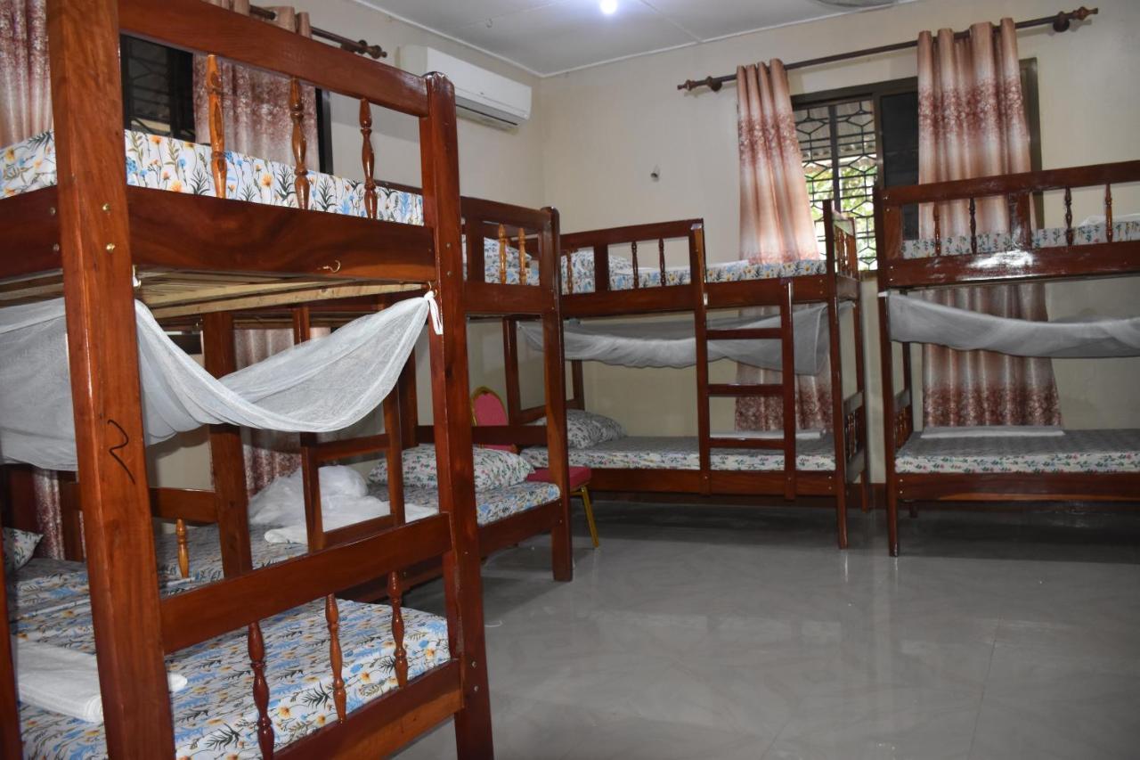 Bed and Breakfast L&J Modern Backpackers Kinondoni Dar es Salaam Esterno foto