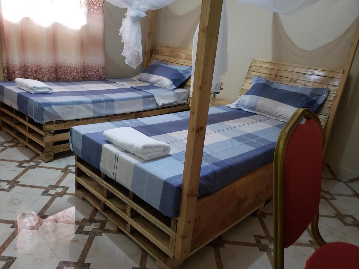 Bed and Breakfast L&J Modern Backpackers Kinondoni Dar es Salaam Esterno foto