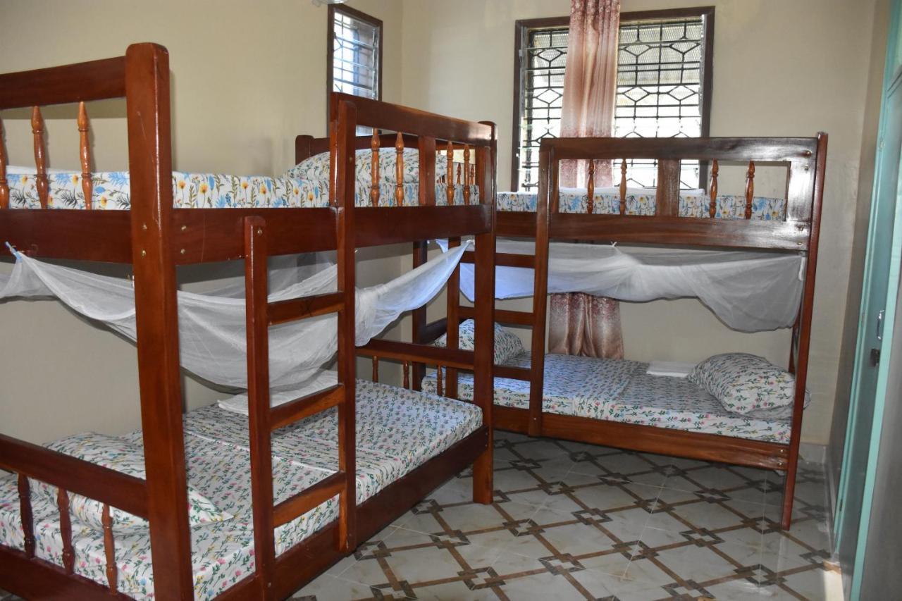 Bed and Breakfast L&J Modern Backpackers Kinondoni Dar es Salaam Esterno foto