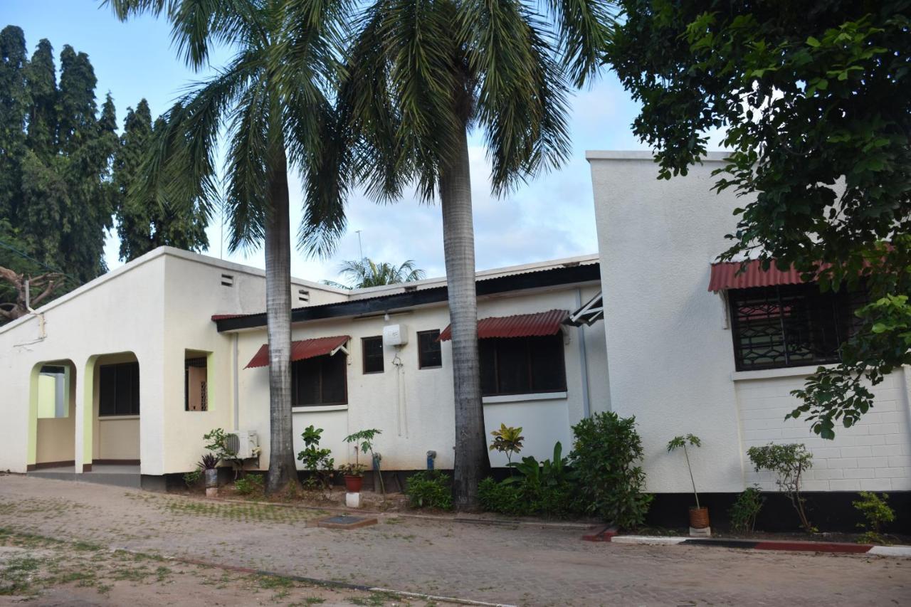 Bed and Breakfast L&J Modern Backpackers Kinondoni Dar es Salaam Esterno foto