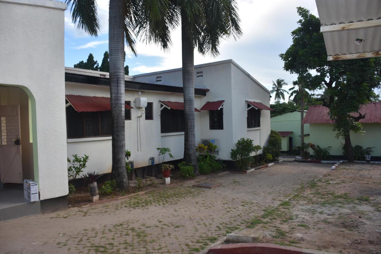 Bed and Breakfast L&J Modern Backpackers Kinondoni Dar es Salaam Esterno foto