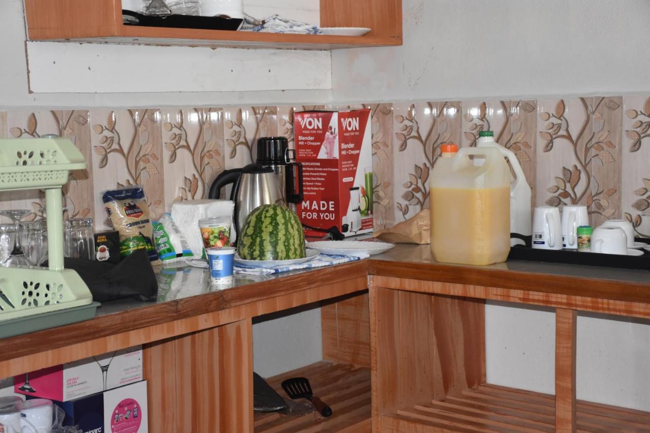 Bed and Breakfast L&J Modern Backpackers Kinondoni Dar es Salaam Esterno foto