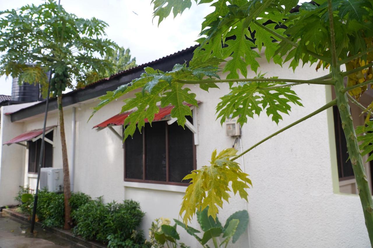 Bed and Breakfast L&J Modern Backpackers Kinondoni Dar es Salaam Esterno foto