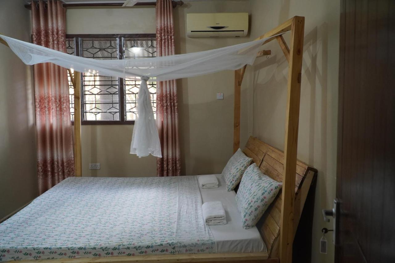 Bed and Breakfast L&J Modern Backpackers Kinondoni Dar es Salaam Esterno foto