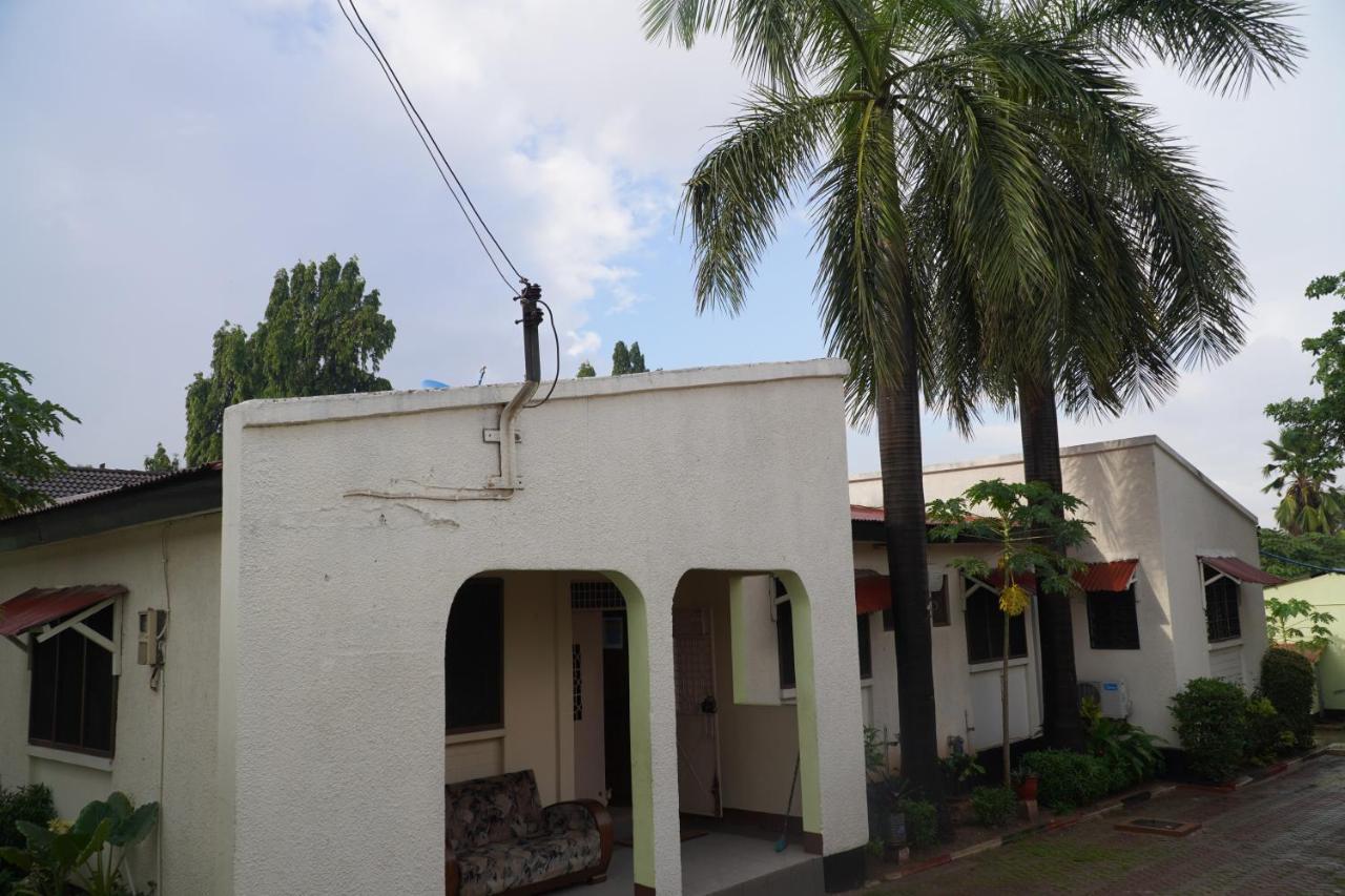 Bed and Breakfast L&J Modern Backpackers Kinondoni Dar es Salaam Esterno foto