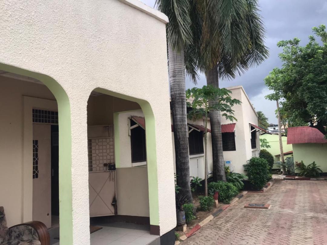Bed and Breakfast L&J Modern Backpackers Kinondoni Dar es Salaam Esterno foto