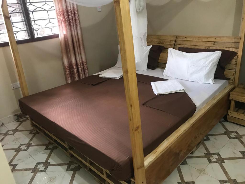 Bed and Breakfast L&J Modern Backpackers Kinondoni Dar es Salaam Esterno foto