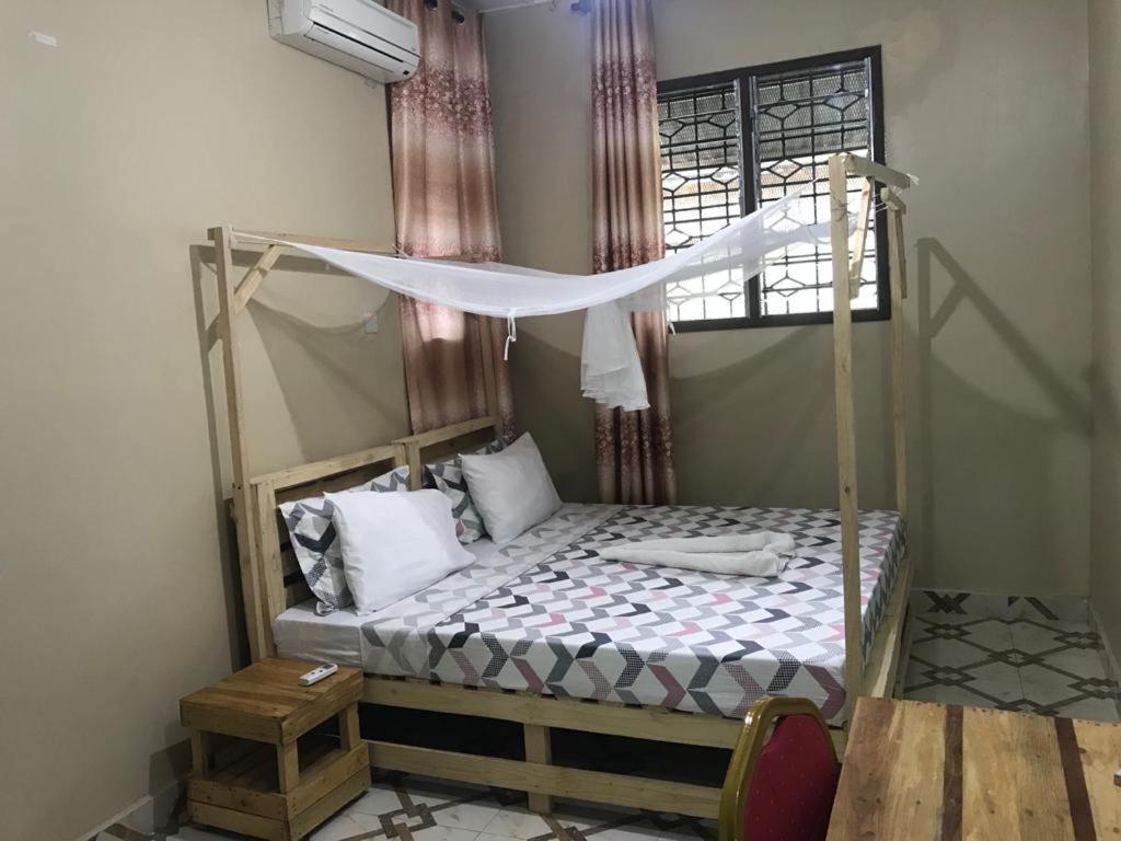 Bed and Breakfast L&J Modern Backpackers Kinondoni Dar es Salaam Esterno foto