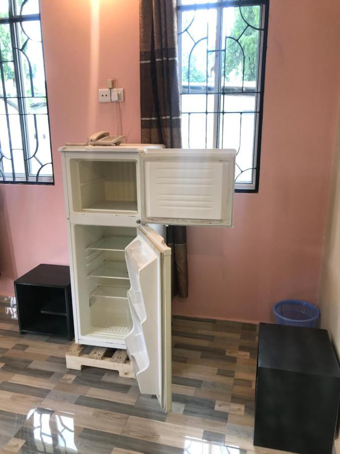 Bed and Breakfast L&J Modern Backpackers Kinondoni Dar es Salaam Esterno foto