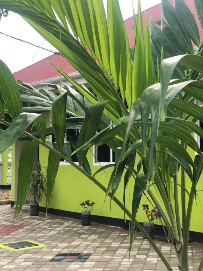 Bed and Breakfast L&J Modern Backpackers Kinondoni Dar es Salaam Esterno foto
