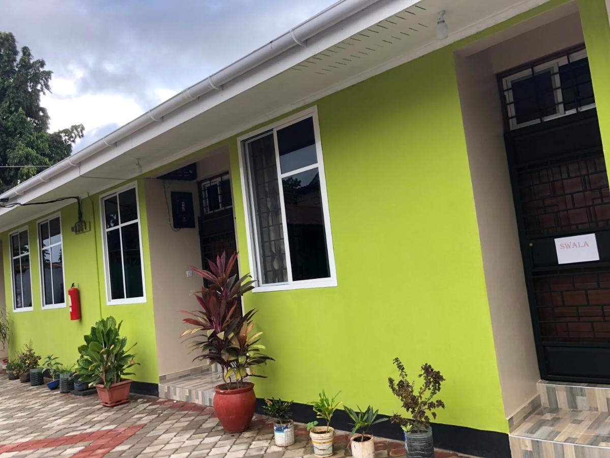 Bed and Breakfast L&J Modern Backpackers Kinondoni Dar es Salaam Esterno foto