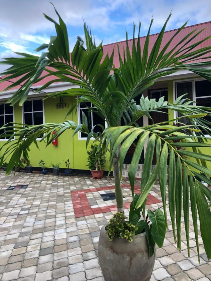 Bed and Breakfast L&J Modern Backpackers Kinondoni Dar es Salaam Esterno foto