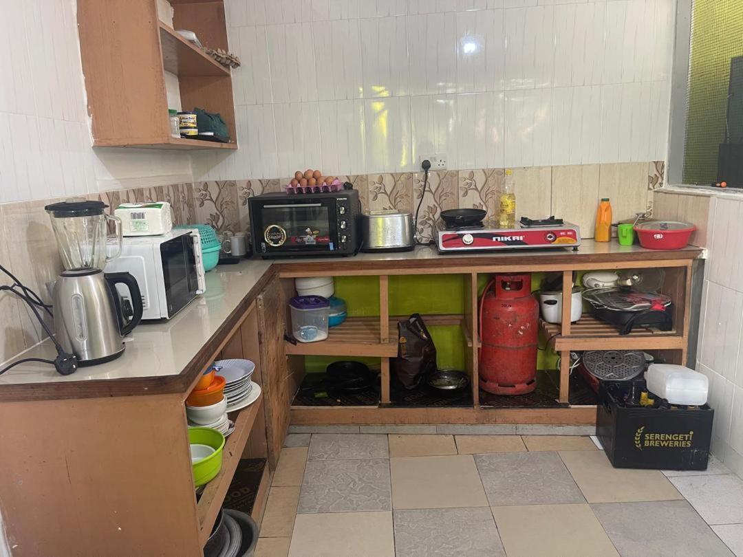 Bed and Breakfast L&J Modern Backpackers Kinondoni Dar es Salaam Esterno foto