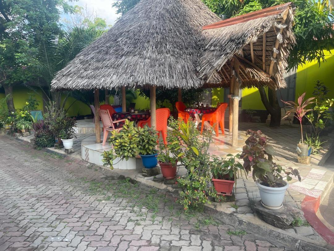 Bed and Breakfast L&J Modern Backpackers Kinondoni Dar es Salaam Esterno foto